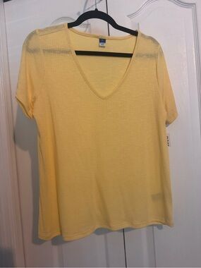 Old Navy Yellow V-Neck Short Sleeve Tee